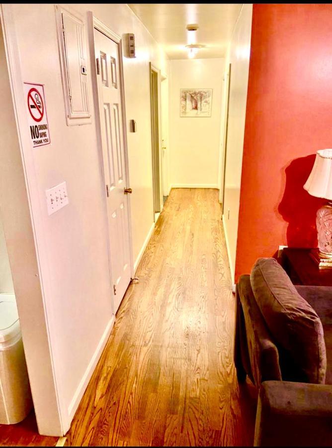 Large 3-Bedrooms/2-Bath Apt, One Block To Train Нью-Йорк Екстер'єр фото