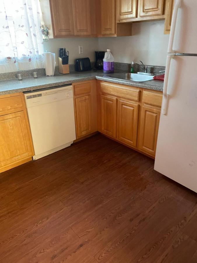 Large 3-Bedrooms/2-Bath Apt, One Block To Train Нью-Йорк Екстер'єр фото