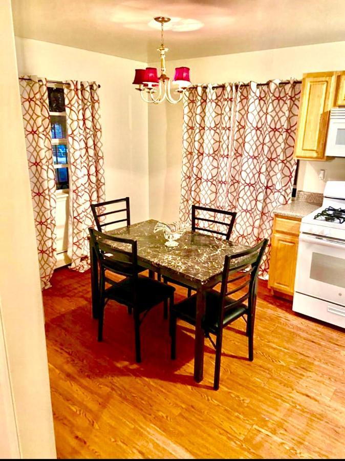 Large 3-Bedrooms/2-Bath Apt, One Block To Train Нью-Йорк Екстер'єр фото