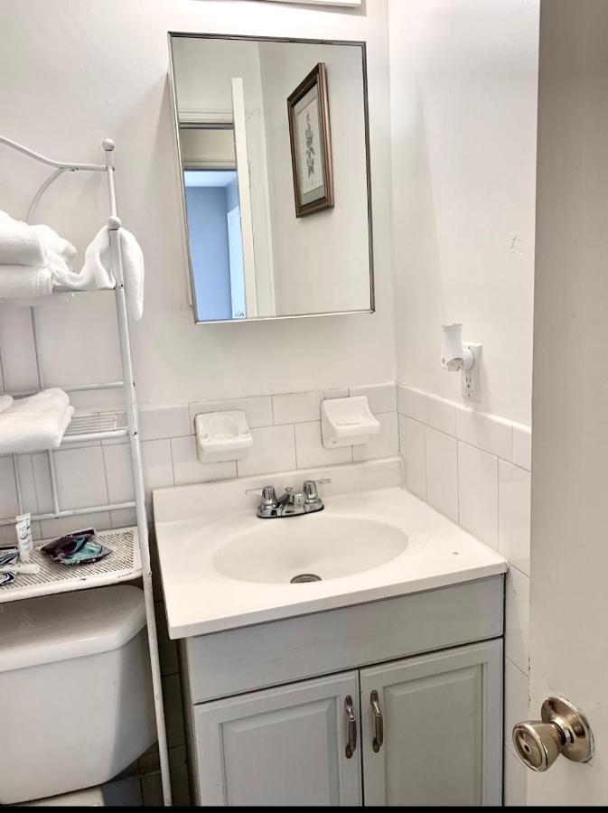 Large 3-Bedrooms/2-Bath Apt, One Block To Train Нью-Йорк Екстер'єр фото