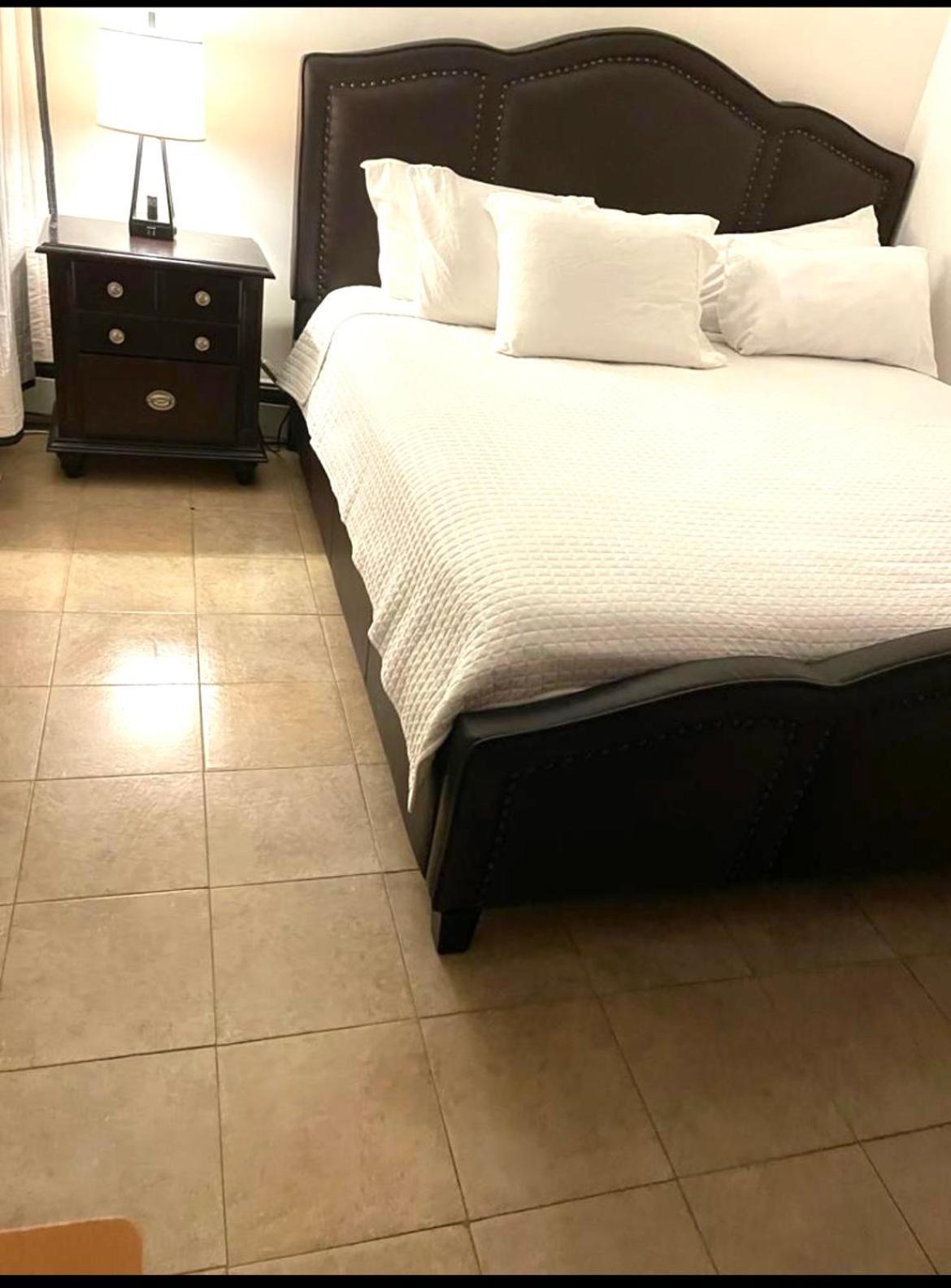 Large 3-Bedrooms/2-Bath Apt, One Block To Train Нью-Йорк Екстер'єр фото